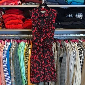 Norma Kamali red/black print sleeveless v neck front tie dress size S